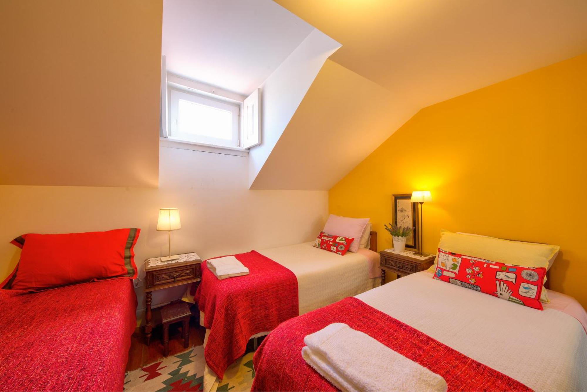 Adore Portugal Coimbra Guest House Экстерьер фото